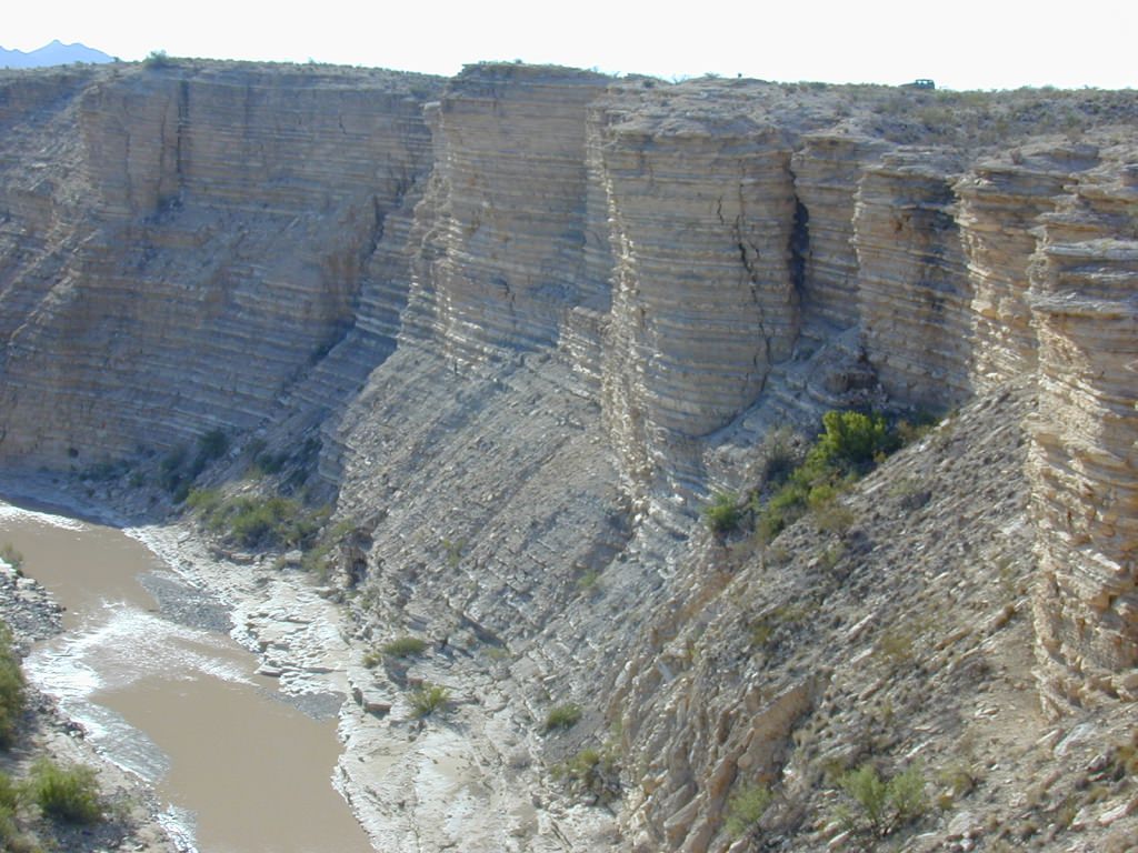 Photo: Layers of sedimentary rock near Big Bend, Texas