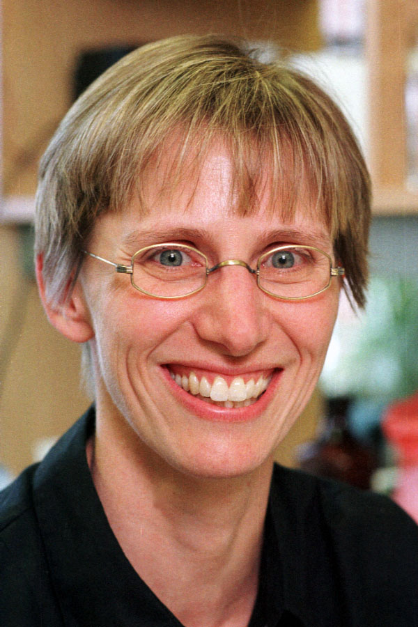 Caption: Laura Kiessling, chemistry, 1999 MacArthur Fellow. Photo by: Jeff Miller Date: 6/99 - Kiessling_Laura_hs2