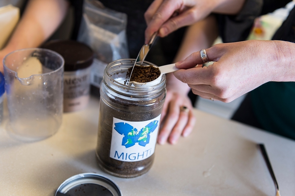 Photo: Bergmans and Stull with canister of mealworm powder