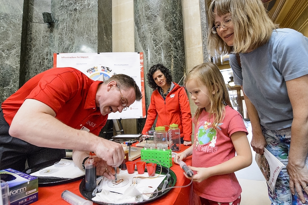 Photo: Child and mother looking at exhibit