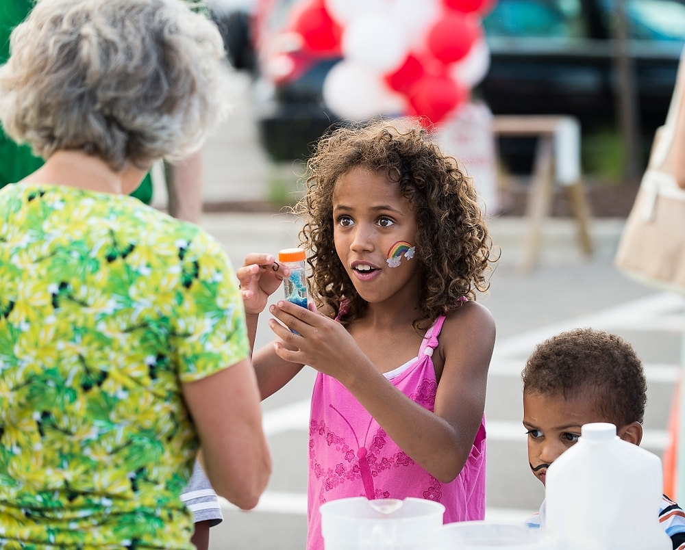 Photo: Children learn to make tubes of liquid lava at a UW Space Place-sponsored table