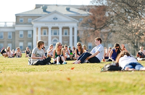 Photo: Students sitting on Bascom Hill