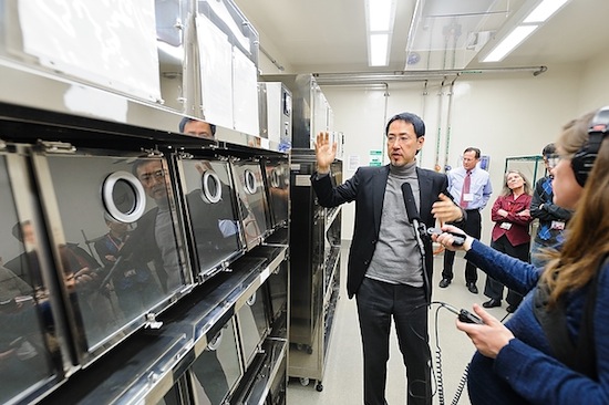Photo: Yoshihiro Kawaoka in flu research lab