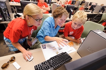 Photo: grandmother and grandchildren at computer