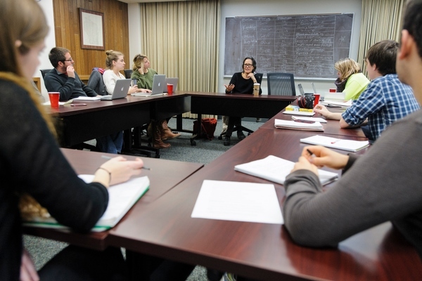 Photo: Ruth Ozeki meeting with journalism students