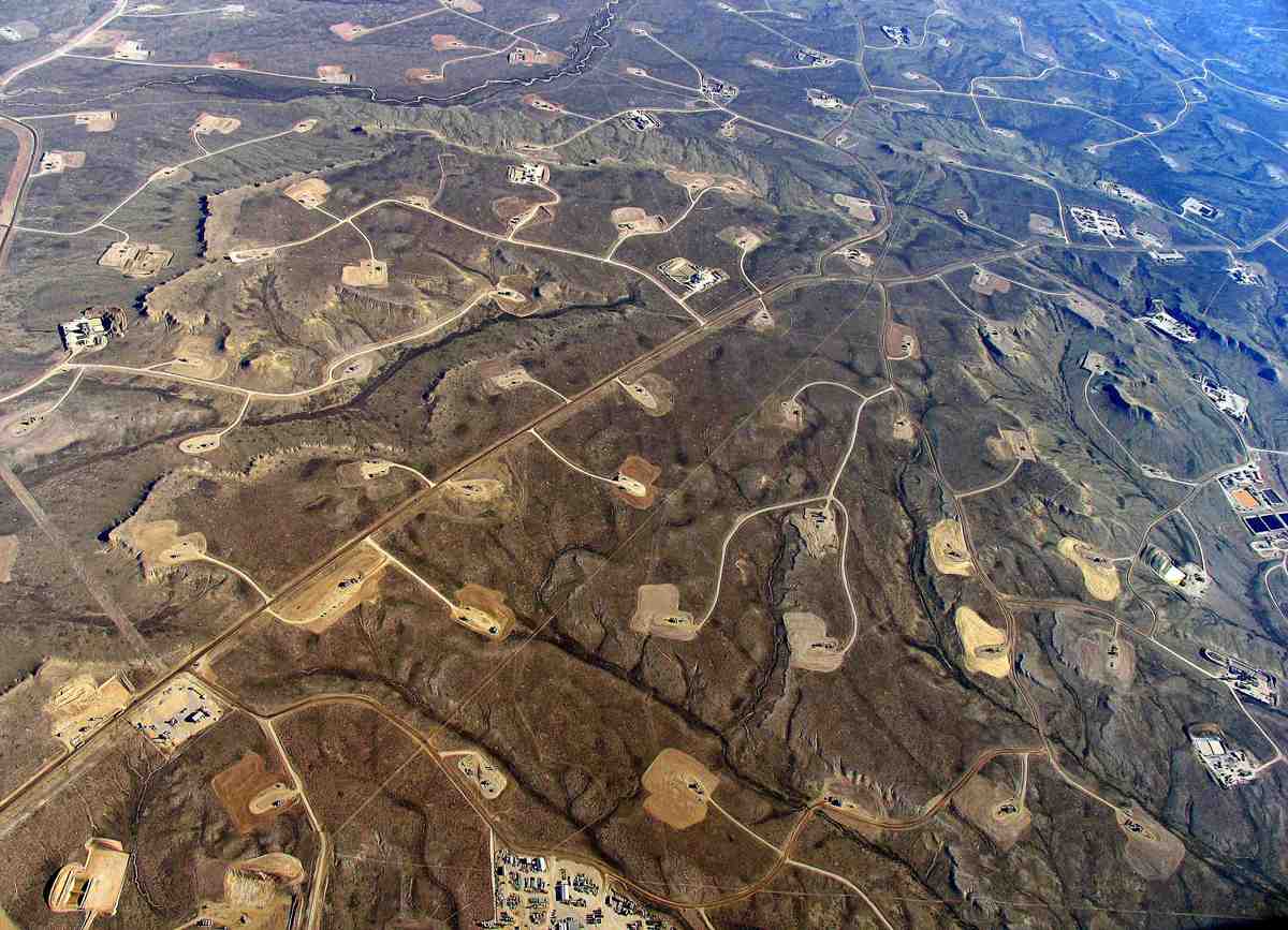 Photo: fracking field in Wyoming