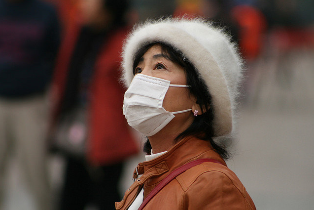 Photo: Woman in China wearing breathing mask
