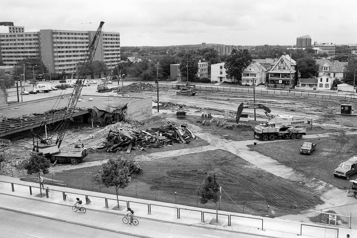 Photo from 1991 of Grainger Hall construction