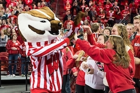 Badger fans welcome hoops heroes home