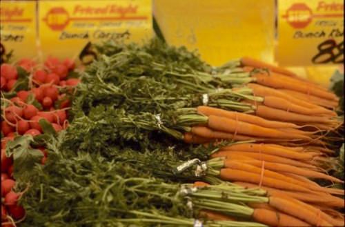 Photo: Carrots in grocery store