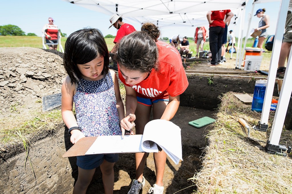 Photo: Lupe Granados and Amelia Kim