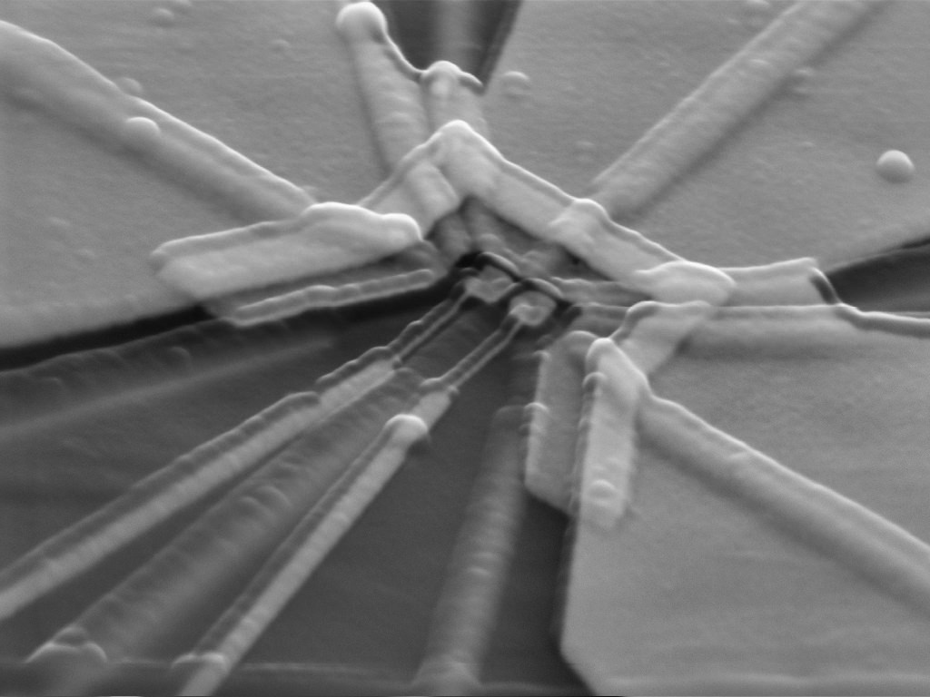 Photo: Micrograph of metal electrodes