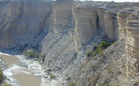 Photo: Layers of sedimentary rock near Big Bend, Texas