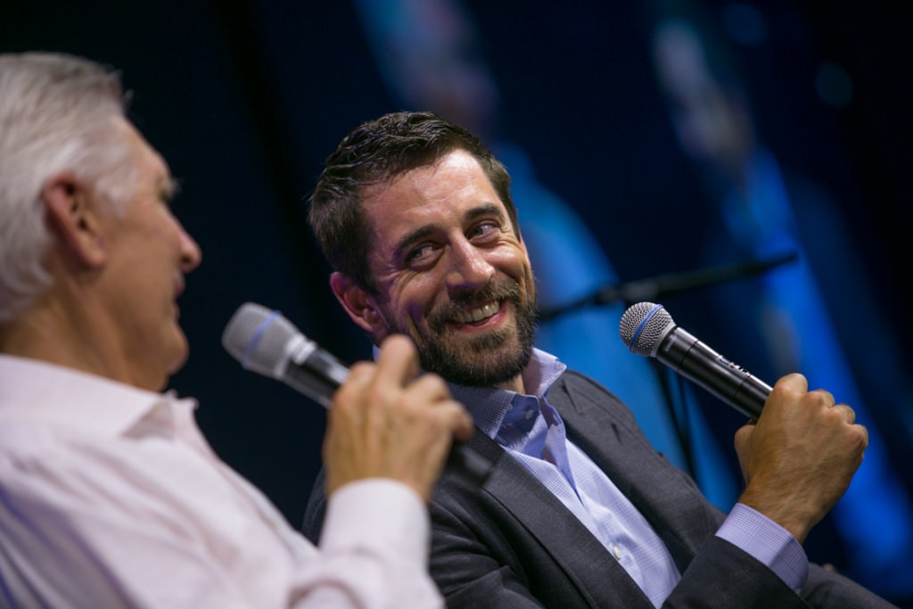 Andy North, left, and Packers quarterback Aaron Rodgers entertain the crowd.