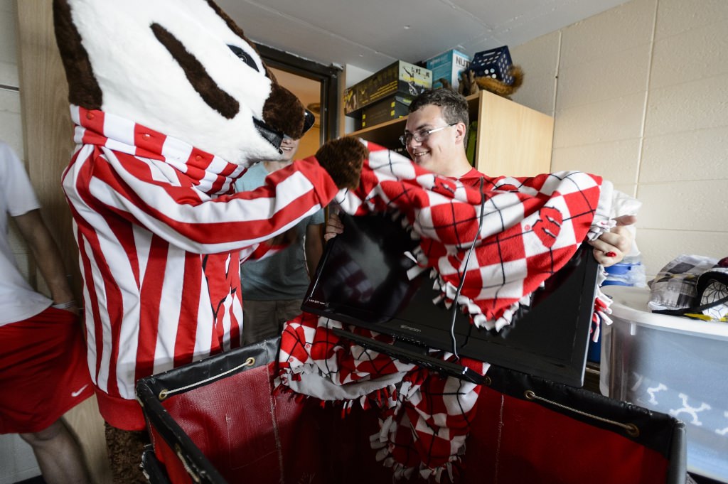 Hunter Hefti, at right, gets Bucky Badger welcome as he moves into Witte Residence Hall at the University of Wisconsin-Madison on Aug. 26, 2017. Move in continues on Aug, 29, 30 and 31, and leads into weeks of Wisconsin Welcome programming and the start of the fall semester. (Photo by Jeff Miller / UW-Madison)