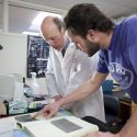 Photo: Tim Kamp and researcher in lab