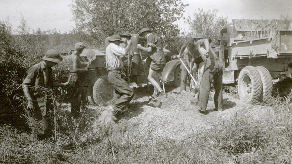 Photo: Workers with shovels next to a truck