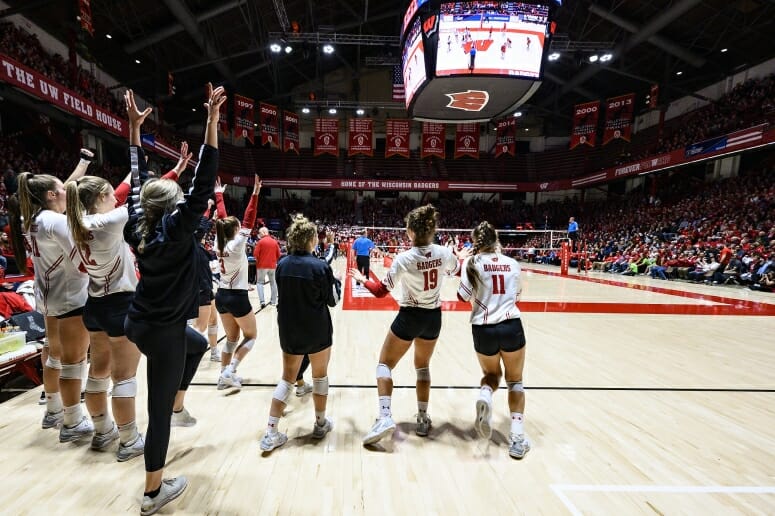 Badger volleyball advances in tournament