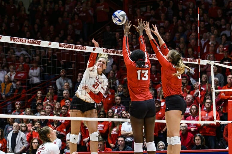 Badger volleyball advances in tournament