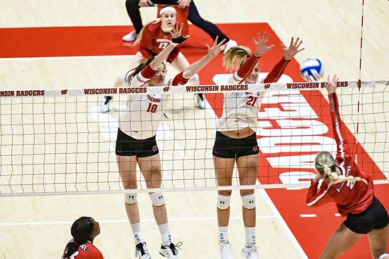Badger volleyball advances in tournament
