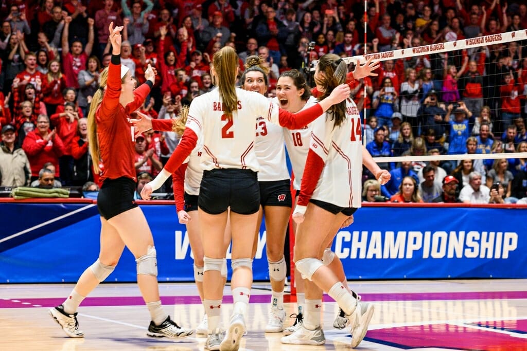 Badger volleyball team advances to NCAA Sweet 16