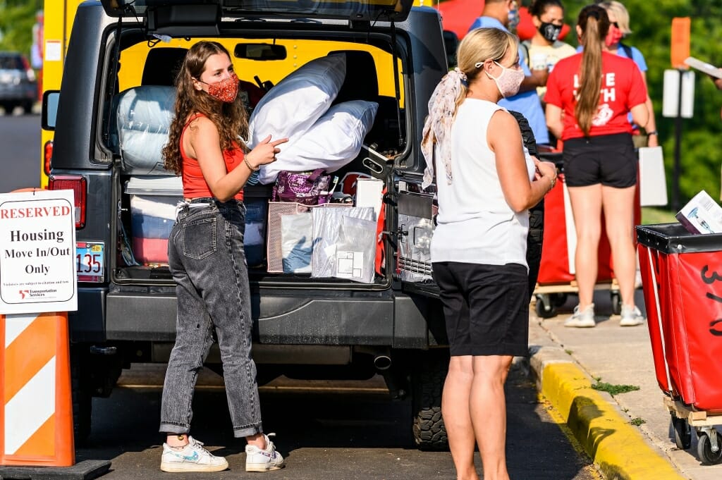 Student Haley LaBarge of Wheaton, Ill., moves in to Elizabeth Waters Residence Hall with the help of her mother, Anne LaBarge, at right.