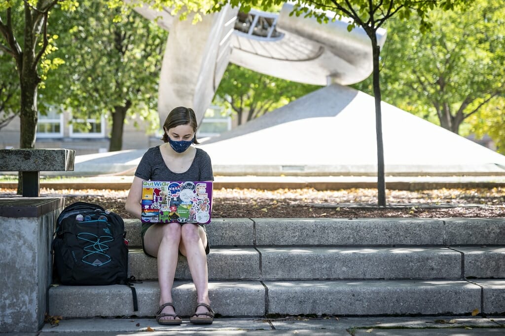Student Megan Janquart studies outside on Engineering Mall during the first day of class.