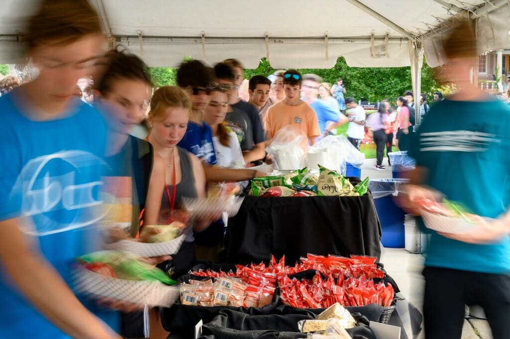 Students pick up brats, chips, and cookies for at the end of the Playfair icebreaker event on Library Mall.