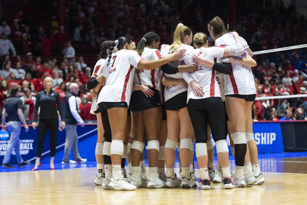 The team pulled together in an on-court huddle after a season-ending loss on Saturday.