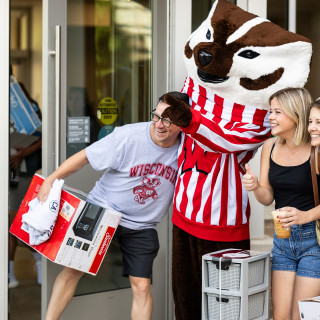 Bucky Badger plays it cool while posing for a photo with new students.