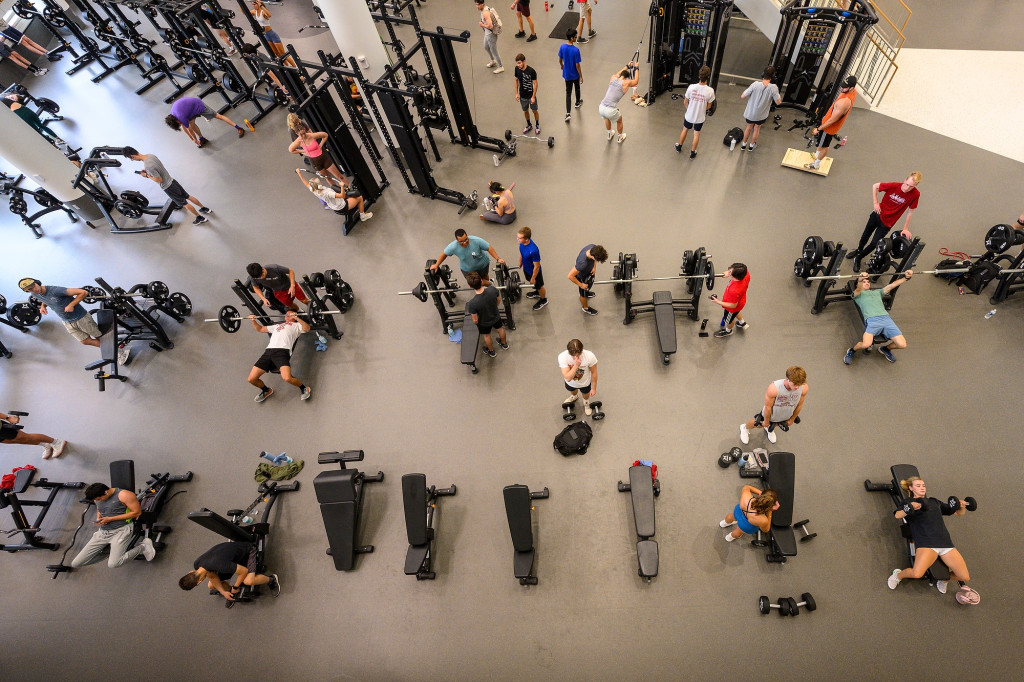 An overhead view of people weightlifting.