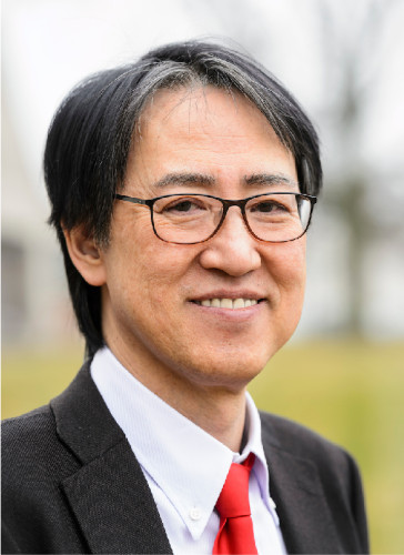 Portrait photo of Yoshihiro Kawaoka