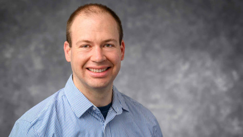 Portrait of researcher Robert Kirchdoerfer
