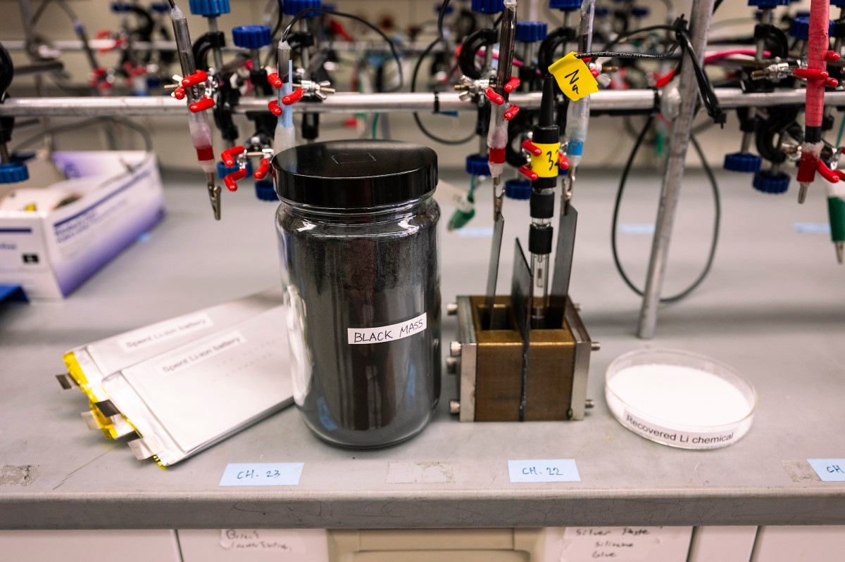 A chemistry bench with electrodes, spent batteries and recovered lithium.