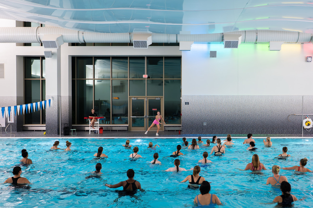 Wide view of the pool full of students and the instructor leading the class