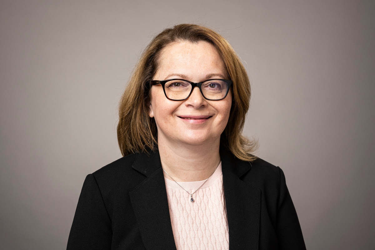 Portrait of Anna Tumarkin, smiling and wearing glasses
