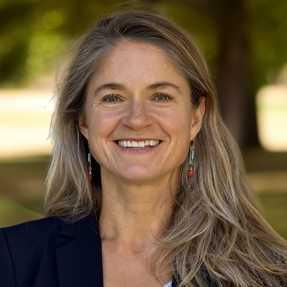 Portrait of Professor Holly Gibbs.