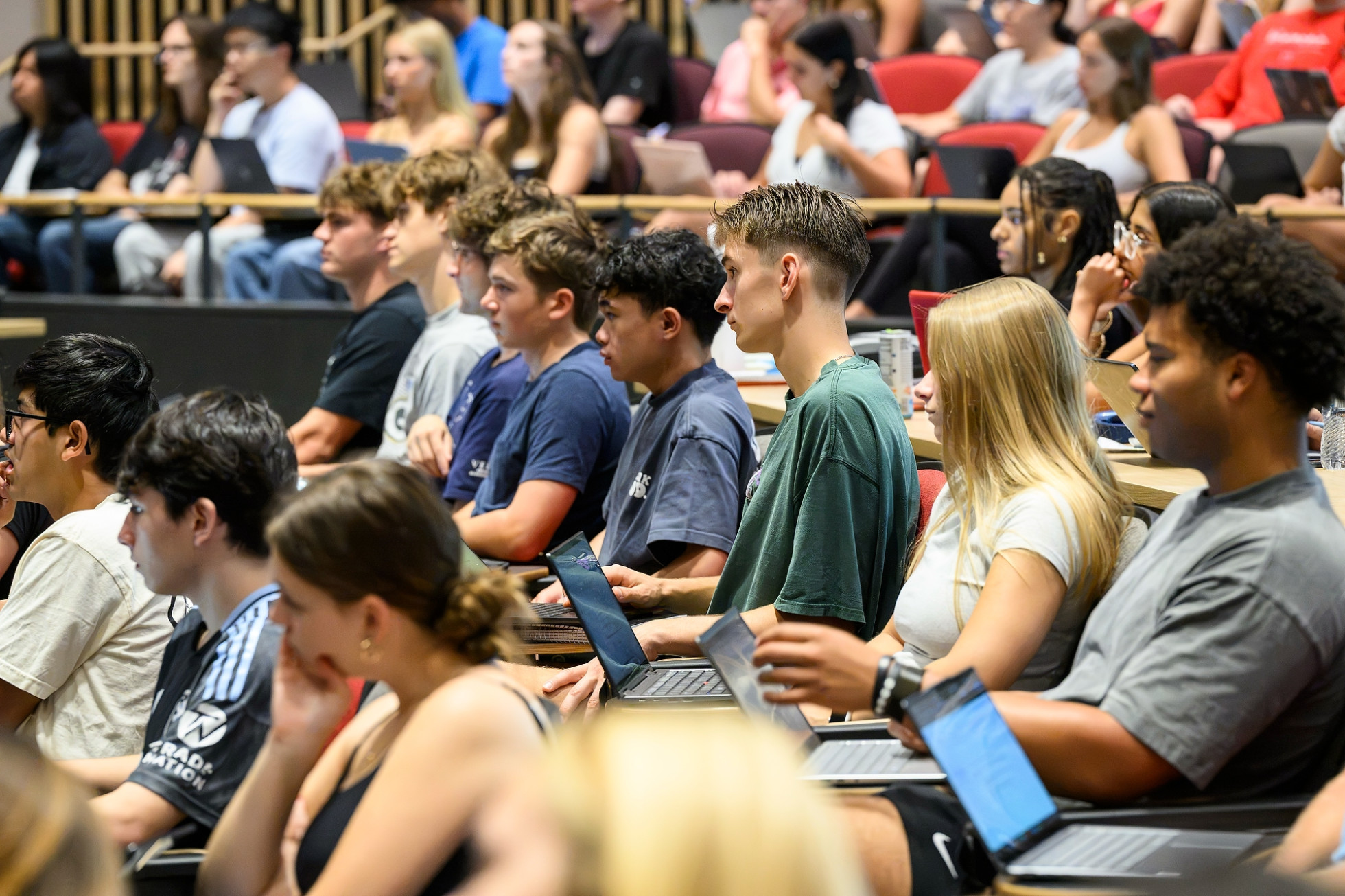Students listen to a lecture in a full classroom.