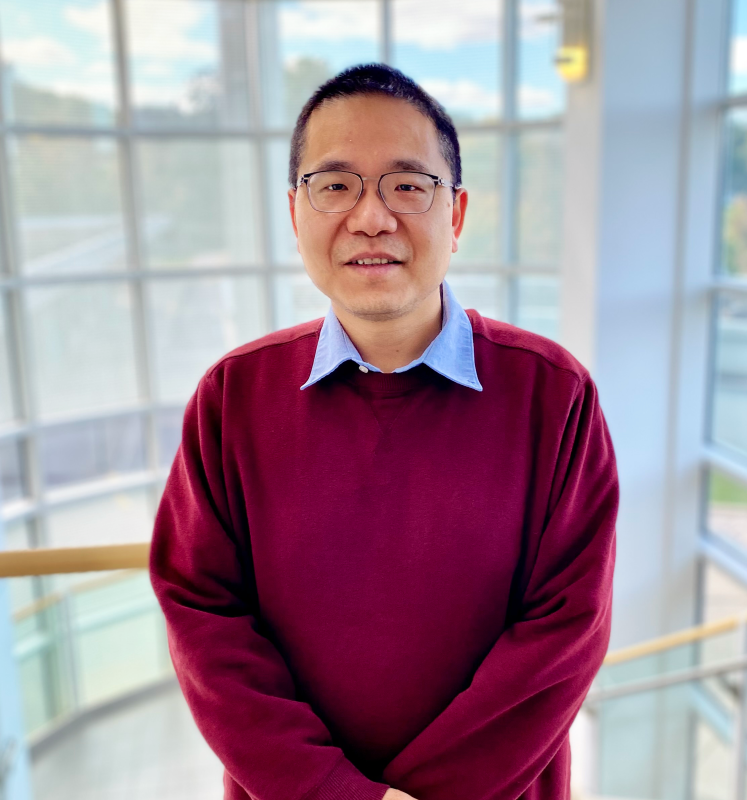 Photo portait of Daifeng Wang.