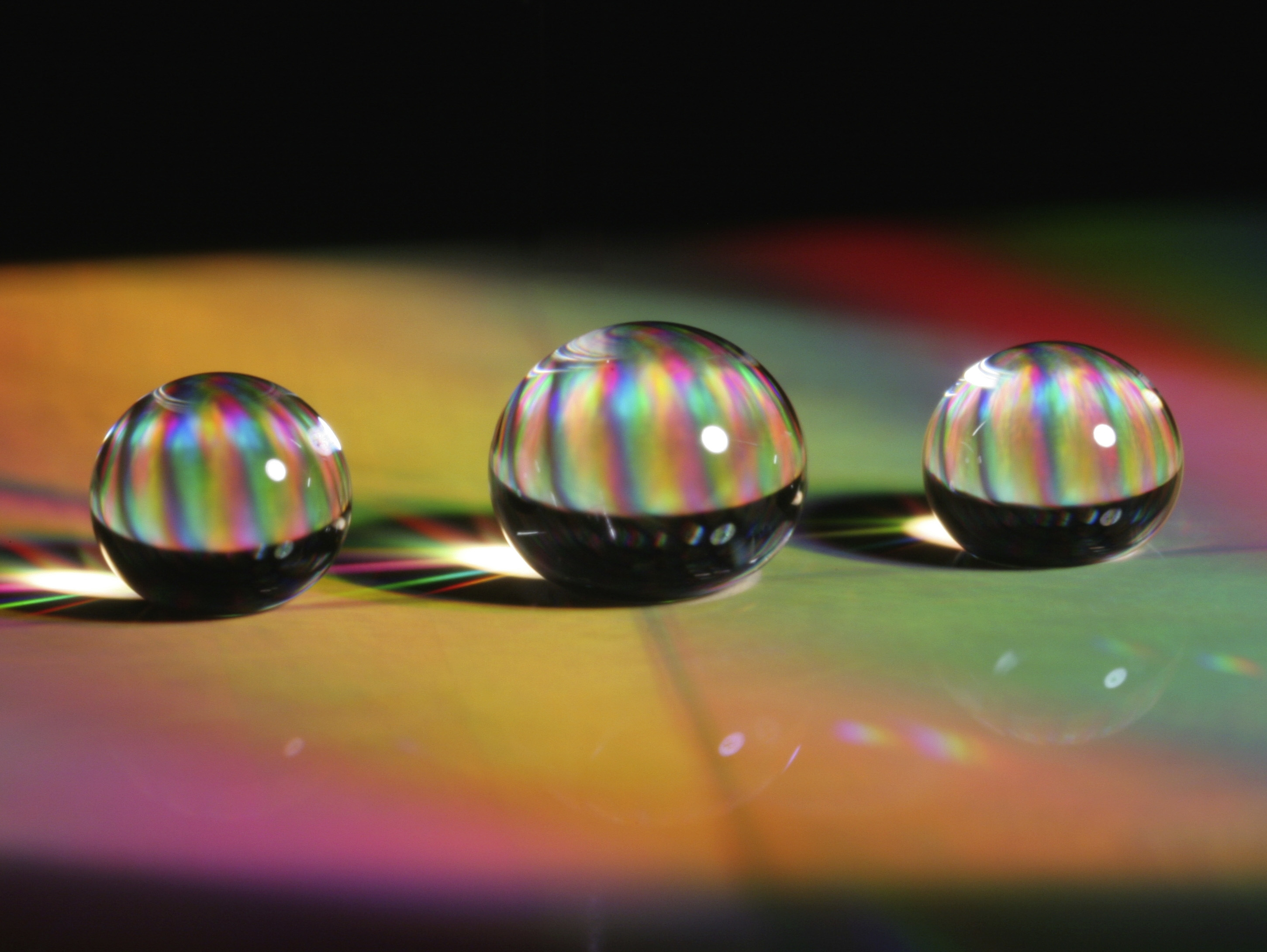 caption liquid beads on a surface composed of silicon nanonails made by