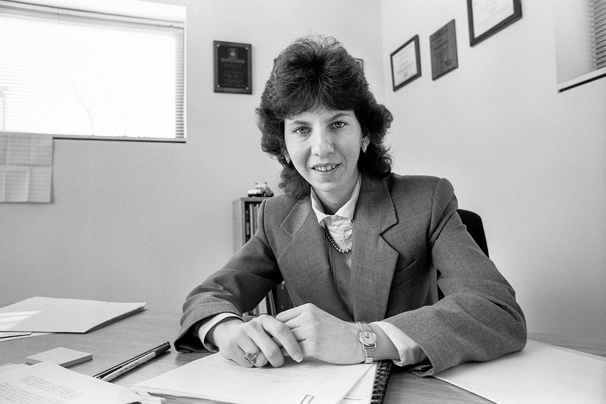 Photo of Riseling in her office in 1991